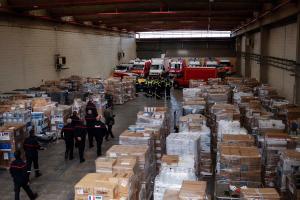 Francia envía a Ucrania camiones de bomberos y equipos de rescate