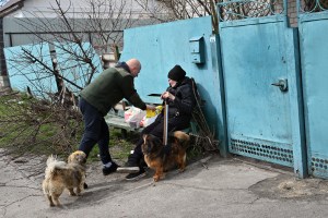 Horror: Se comieron a sus mascotas luego de que soldados rusos les quitaron la comida