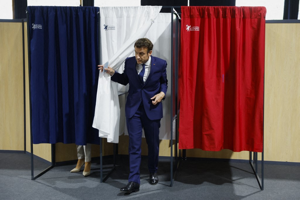 Macron ganaría las elecciones francesas, según primeros sondeos