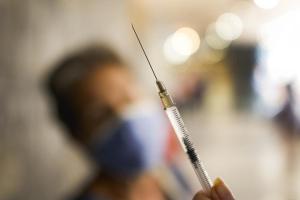 La OMS recomienda a grupos de riesgo vacunarse contra el Covid-19
