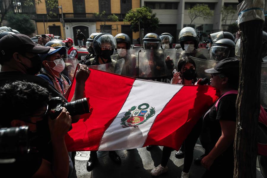 Gobierno peruano declaró estado de emergencia en red vial ante paro camionero
