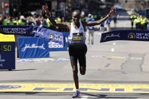 El keniano Evans Chebet se coronó en la edición 156 del Maratón de Boston, el más prestigioso del mundo