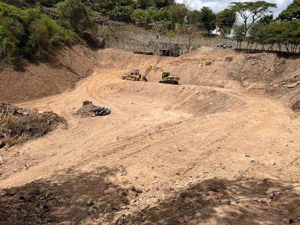 Alcaldía de Baruta y promotora de obra responden y aclaran situación sobre terreno en “Lomas de Mirador” (Video y fotos)