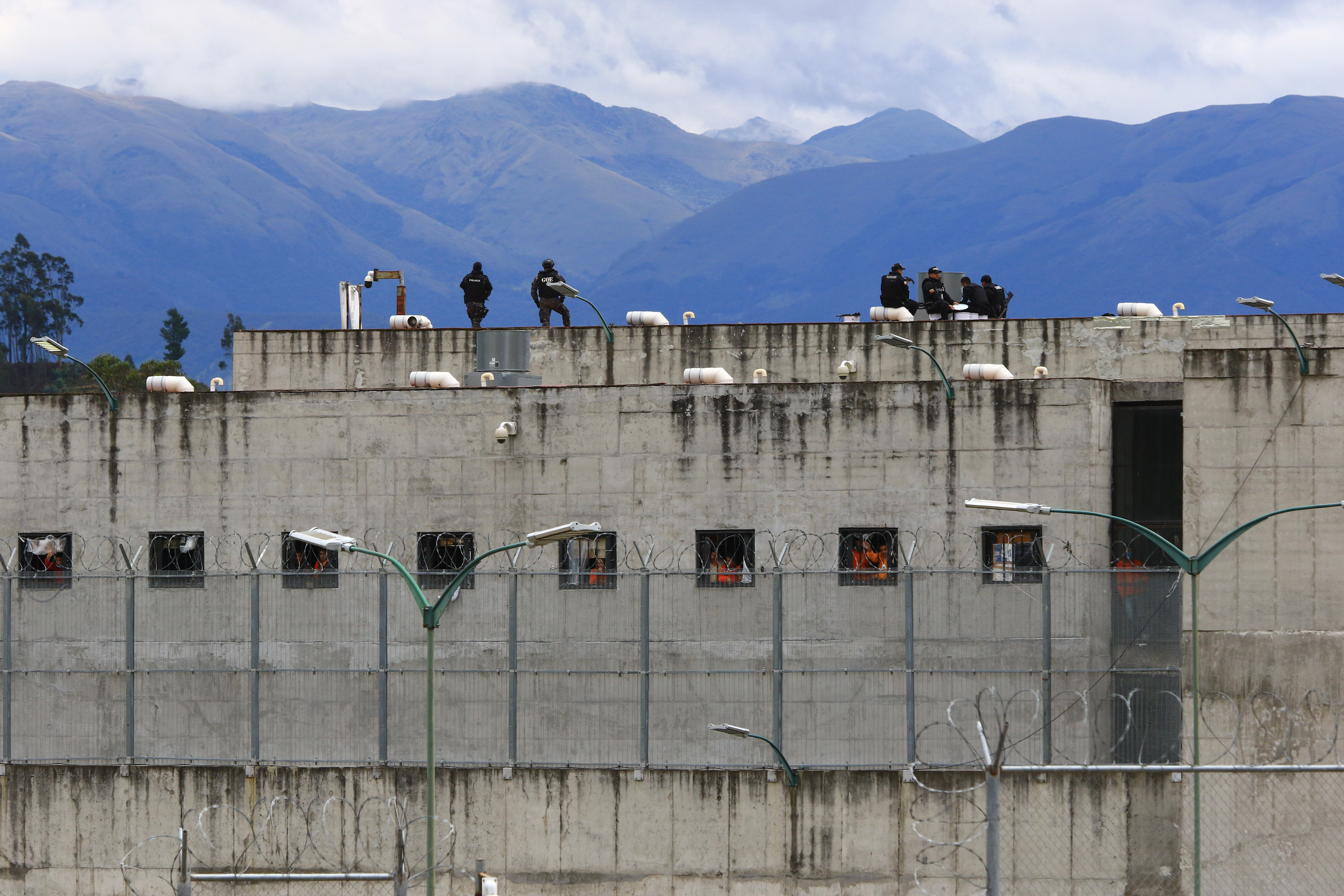 Ecuador activa los protocolos de seguridad por “alteraciones” al orden en una cárcel