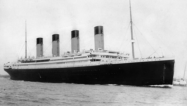 Un nuevo libro revela que el famoso “cobarde del Titanic” se comportó en realidad como un héroe