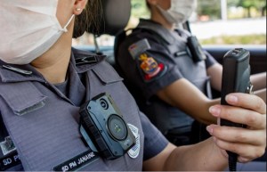 Brasil expande cámaras corporales para reducir violencia policial