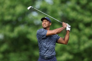El astro del golf Tiger Woods se convirtió en el tercer deportista billonario