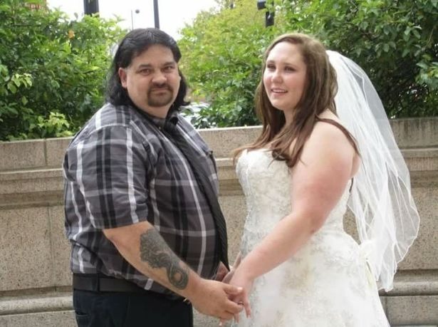 Una curiosa boda en Ohio: Encontró el amor con el padre de su ex