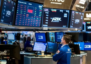 Wall Street termina dispar tras jornada más corta por Acción de Gracias