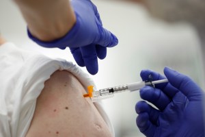 La OPS asegura que hay que “acelerar el ritmo de vacunación” en las Américas