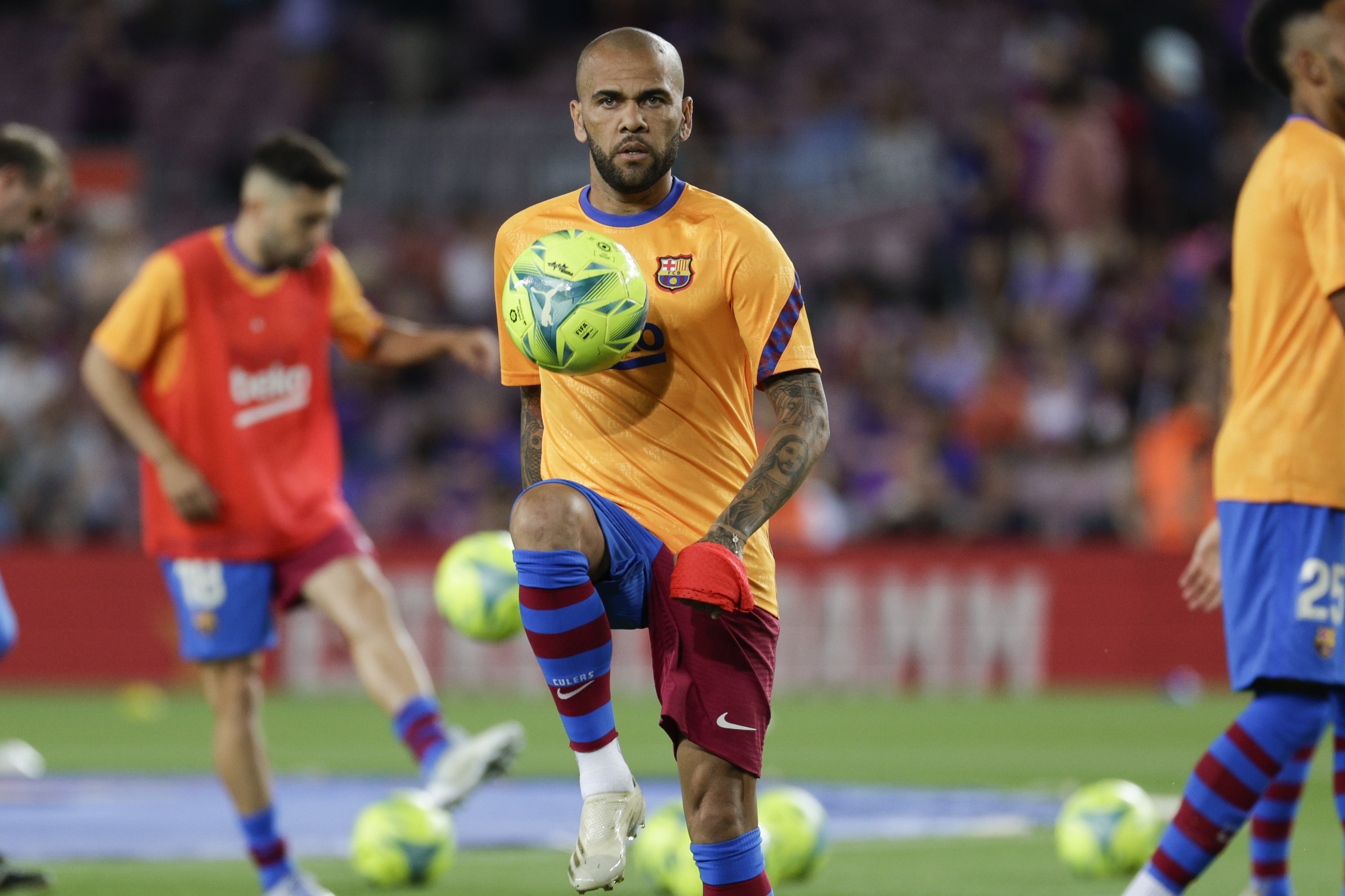 Por segunda vez Dani Alves anunció que no seguirá en el Barça (VIDEO)