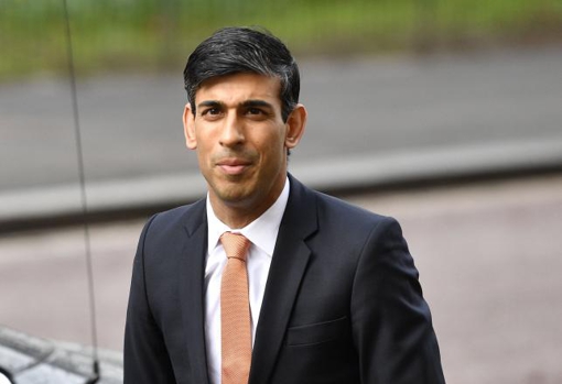 Rishi Sunak tendrá que poner en pie una economía británica de rodillas