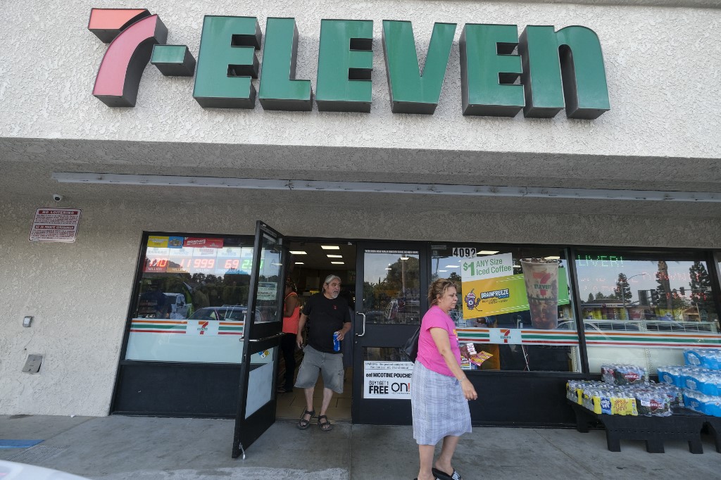 Clientes llenaron “suertuda” tienda en California con esperanzas de ganar premio gordo de lotería