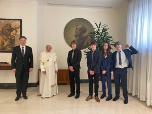 El papa Francisco se reunió con el magnate de la tecnología Elon Musk (FOTO)