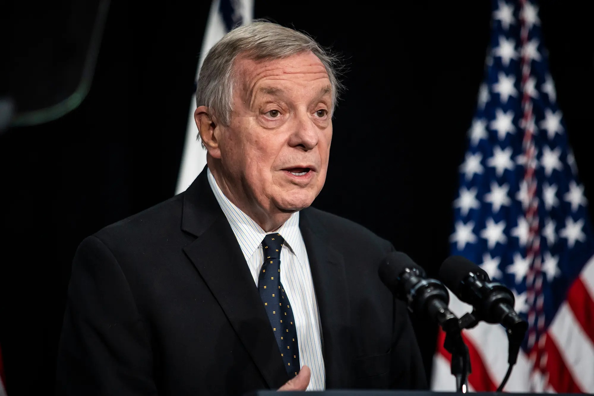 Senador Dick Durbin pidió más restricciones para el control de armas tras nuevo tiroteo en Illinois