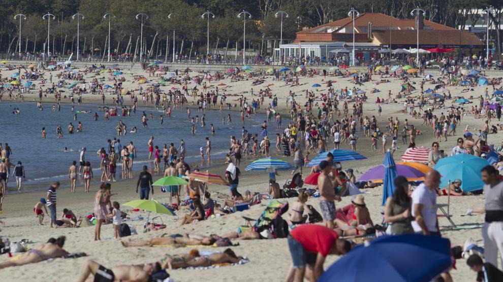 Insólito: Prohíben orinar en playas con multas estratosféricas, pero nadie sabe cómo lo van a aplicar