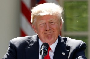 Trump tantea posibilidad de publicar imágenes sobre allanamiento del FBI a su residencia de Mar-a-Lago