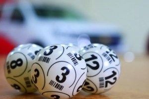 Ganar siete veces la lotería en Florida: millonario reveló sus secretos en un libro