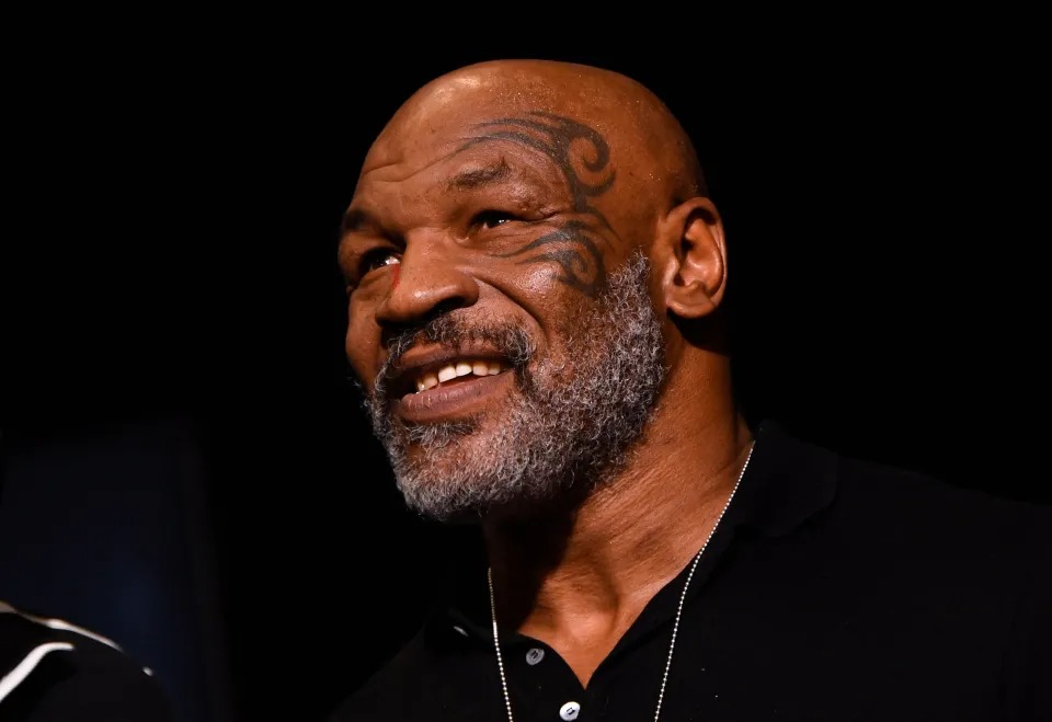 Mike Tyson fue atendido de urgencia en pleno vuelo a Los Ángeles