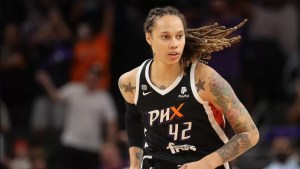 El regreso de la estrella de la WNBA que vivió un calvario en Rusia, donde estuvo detenida durante 10 meses