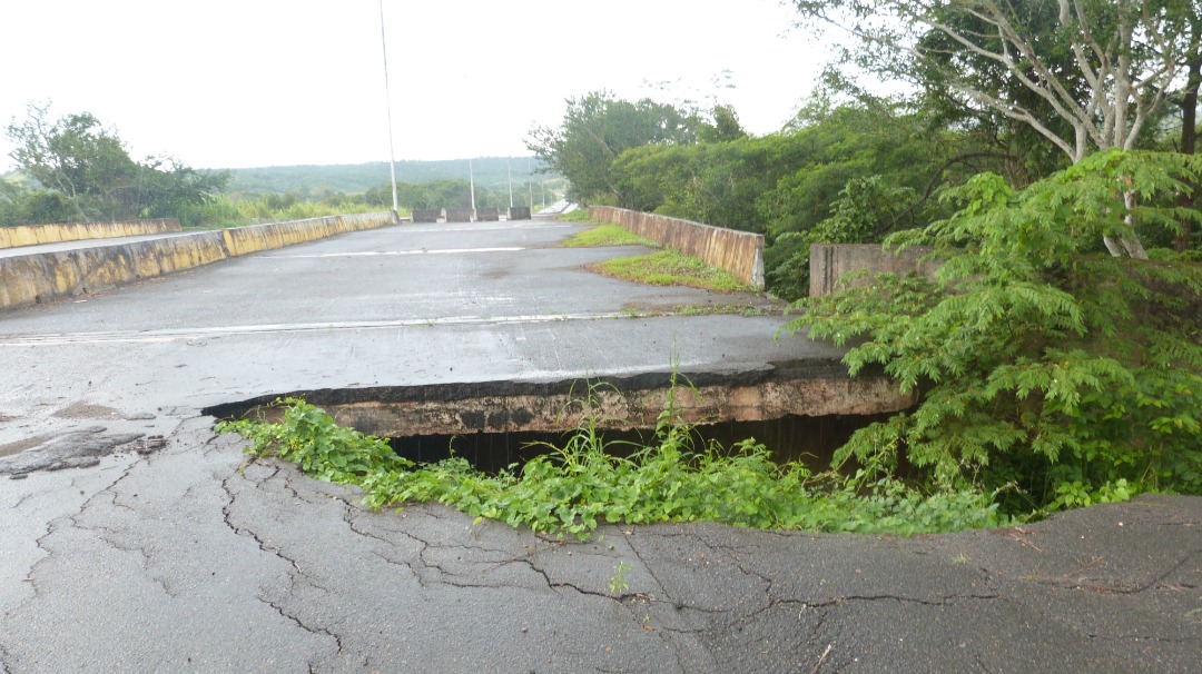 Transitar por la autopista Santo Domingo hacia Caicara puede convertirse en un fatal viaje al inframundo