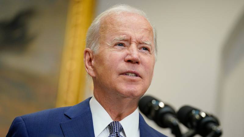 Biden nombra a funcionarios de FEMA y CDC para combatir el creciente brote de viruela del mono (Video)