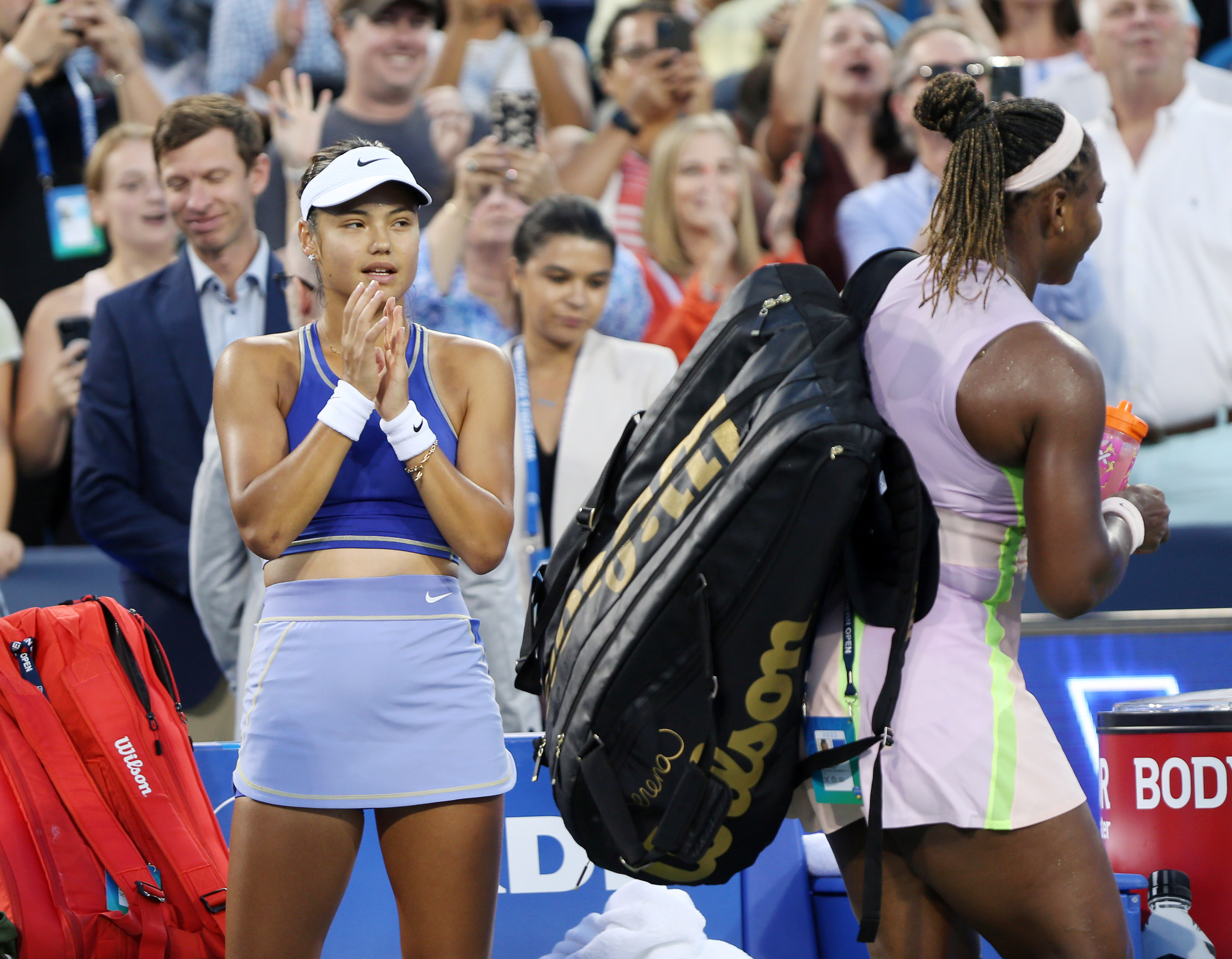 Serena Williams cayó ante Emma Raducanu y se despidió de Cincinnati