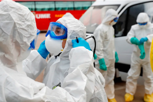 La EMA advierte de que la pandemia no ha terminado y urge a recibir refuerzos