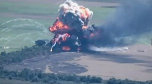 Hasta la vista… camarada: Dron ucraniano R18 destruyó a blindado ruso camuflado (VIDEO)