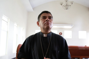 Régimen nicaragüense acusó a sacerdote crítico de Ortega de organizar grupos violentos
