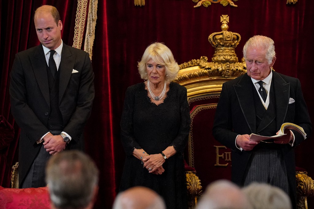 Del rostro de Camilla a la seriedad de Guillermo: los detalles de la proclamación de Carlos III (Fotos)