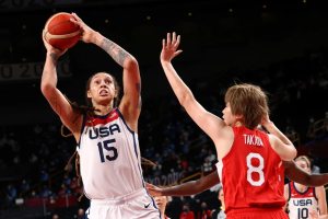 Selección de baloncesto de EEUU retiró el número 15 de Brittney Griner hasta que la jugadora sea liberada por Rusia