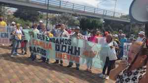 EN IMÁGENES: varguenses salieron a las calles para exigir el respeto a los DDHH en Venezuela #28Sep
