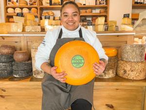 Genessi Pinto, una cheesemonger venezolana que hará historia en reconocido festival de Gales