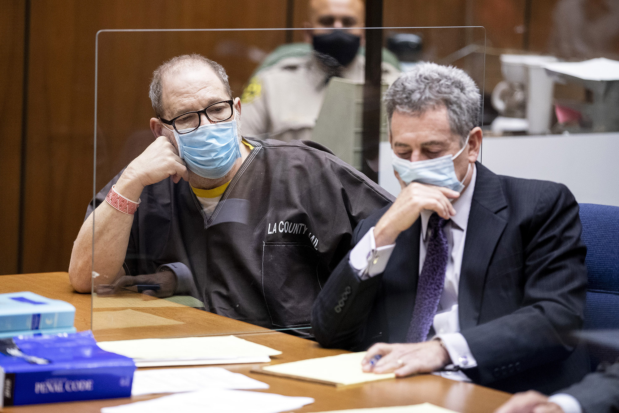 Harvey Weinstein le pide al juez que le prohiba al dentista de la prisión sacarle los dientes