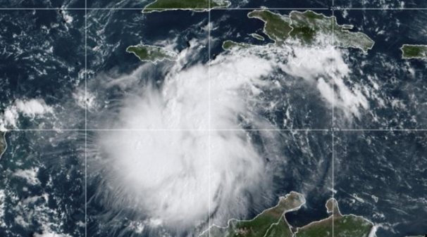 Ian se convierte en huracán de categoría 1 al acercarse a Cuba