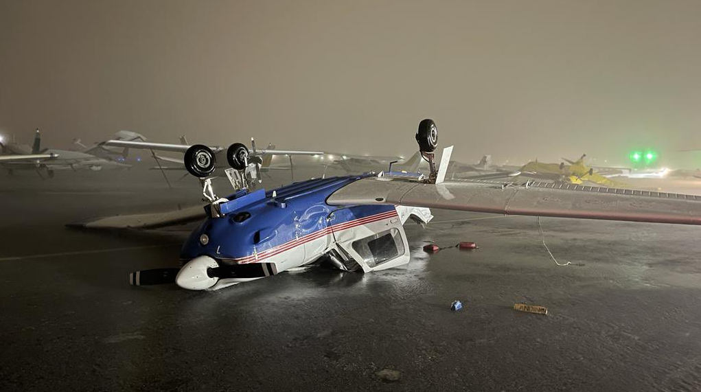 Imágenes: Vientos huracanados destrozaron múltiples aviones en aeropuerto de Miami