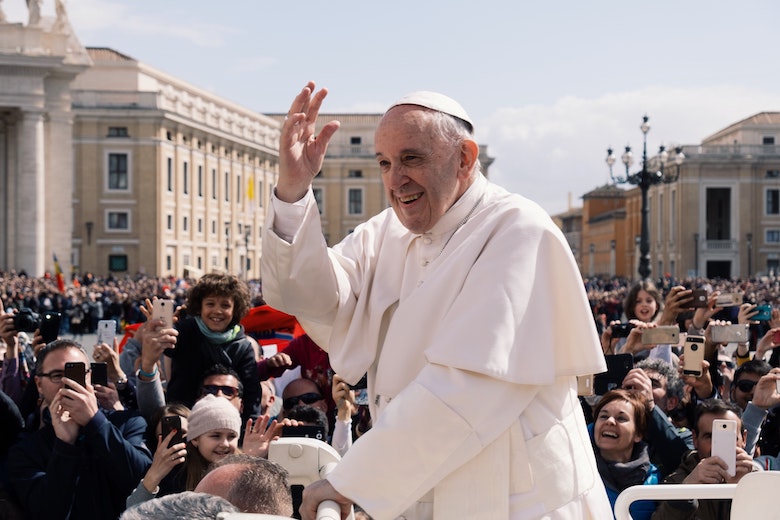 De su sueldo a su exnovia: Las 10 cosas que no sabías del papa Francisco