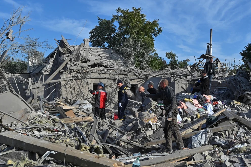 Ucrania pidió a Occidente más sistemas de defensa tras el criminal bombardeo ruso contra civiles en Zaporiyia