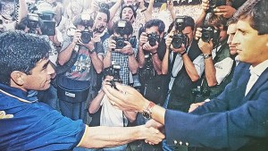 A 25 años del último partido oficial de Maradona: los emocionantes detalles de la charla íntima en la que decidió su retiro