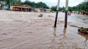 Inundados varios sectores de Cumaná por desbordamiento del río Manzanares (VIDEOS)