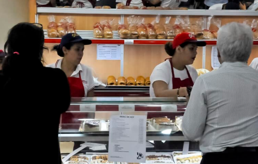 A dos meses para la Navidad, el pan de jamón ya se vende más caro que el año pasado