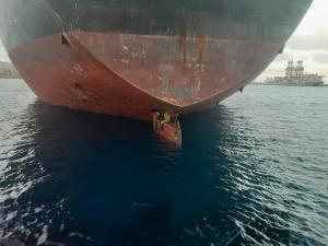 La desgarradora IMAGEN de tres migrantes que viajaron 11 días escondidos en el timón de un barco