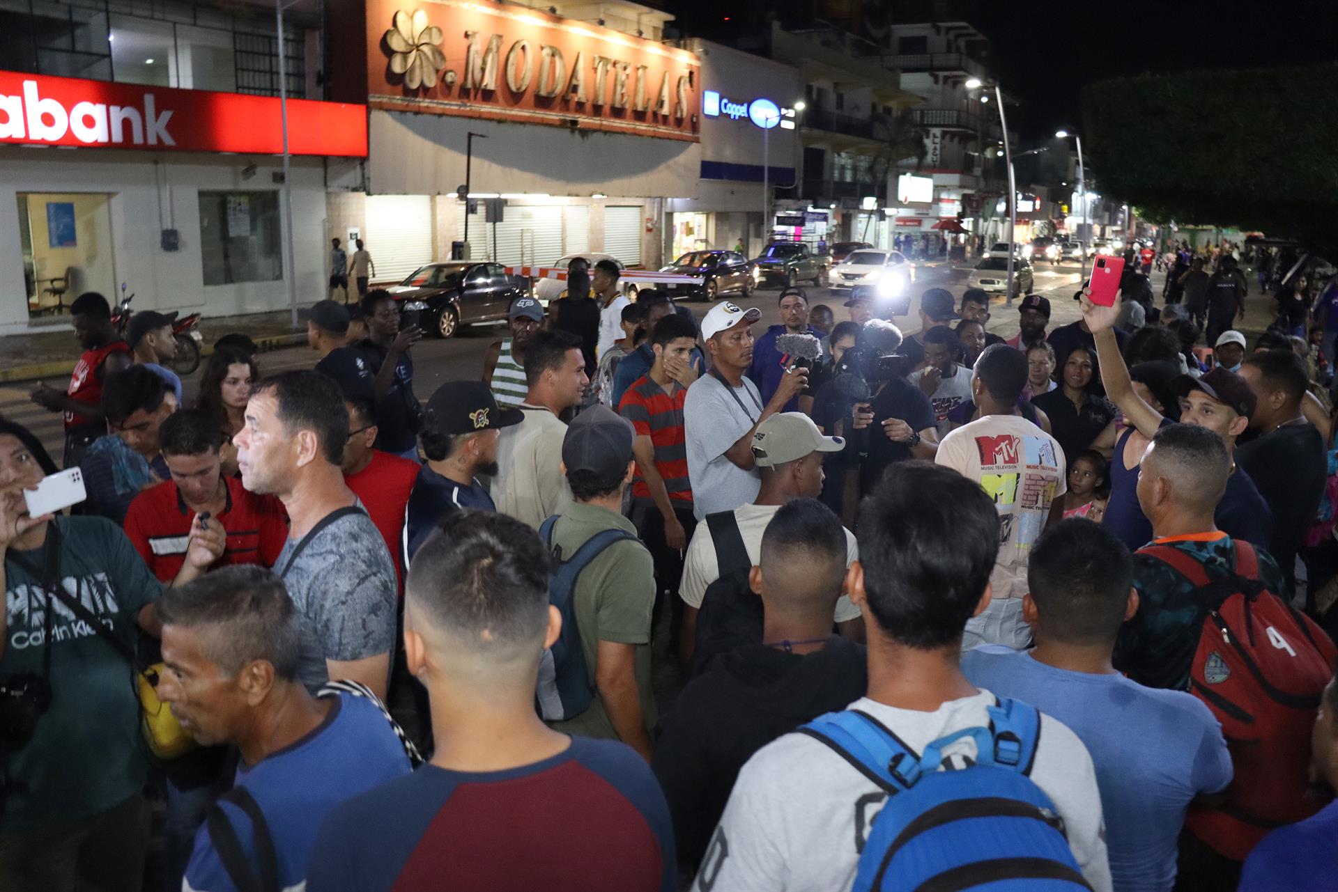 Agentes mexicanos dispersaron en Tapachula caravana de migrantes que incluía venezolanos