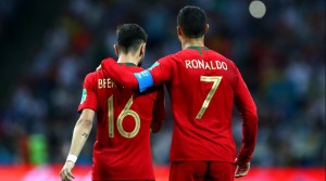 Tensión en selección de Portugal: el recibimiento de Bruno Fernandes a Cristiano tras explosivas declaraciones (VIDEO)