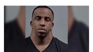 Hombre de Florida se hizo viral por su cuello ancho en foto policial y volvió a caer nuevamente tras las rejas