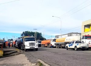 Obstrucción de las carreteras por lluvias retrasa despacho de combustible en Mérida