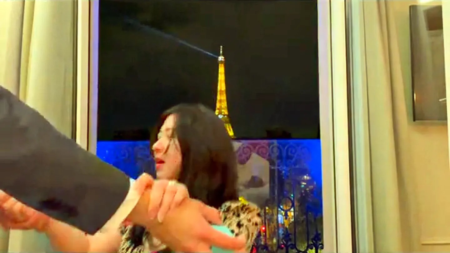 VIRAL: Le pidieron matrimonio a una tiktoker en París y se desmayó (VIDEO)
