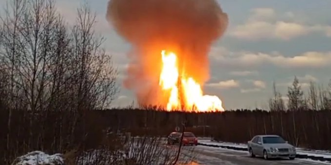 Rusia: explotó gasoducto cerca de San Petersburgo y provocó un gran incendio (Videos)