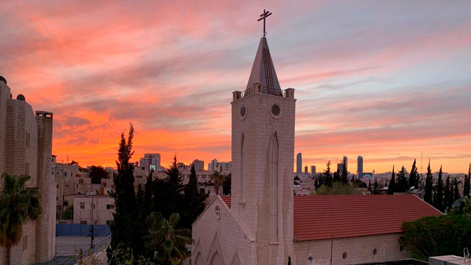 Iglesias de Jordania cancelan fiestas de Navidad por policías muertos en redada